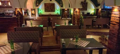 عکس سفره خانه سنتی هفت خوان