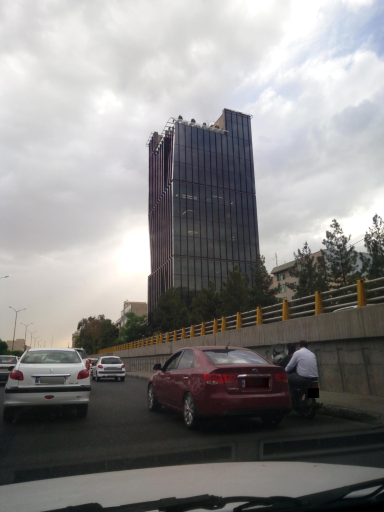عکس ساختمان مرکزی کرمان موتور