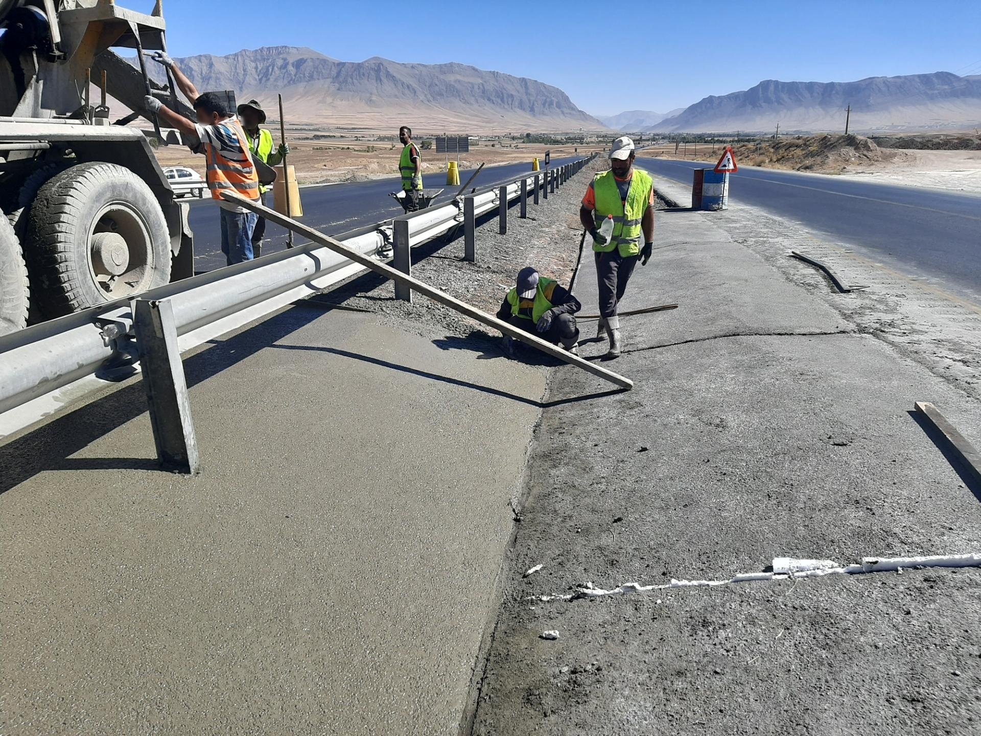 عکس کارگاه راهسازی توره بروجرد (شرکت مهندسی پارس مهان آسیا)