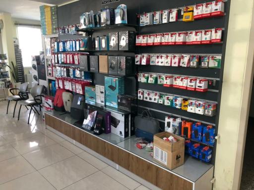 عکس مرکز کامپیوتر، موبایل و لپ‌تاپ ابهرنت