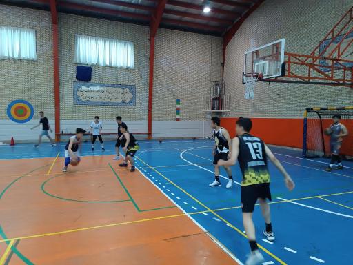 عکس سالن ورزشی شهید حسین شکرریز