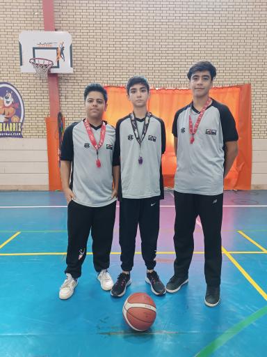 سالن ورزشی شهید حسین شکرریز