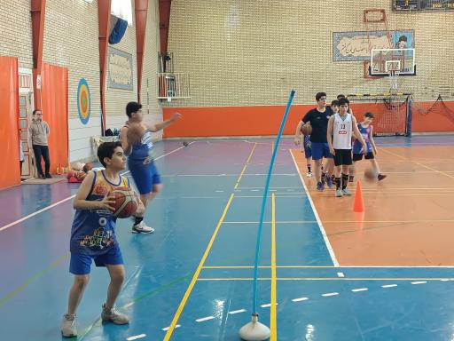 سالن ورزشی شهید حسین شکرریز