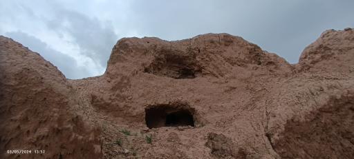 عکس قلعه قدیمی پاژ