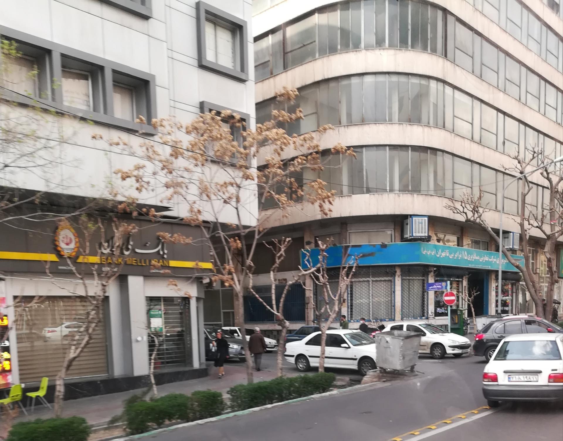 عکس بانک ملی شعبه ولیعصر