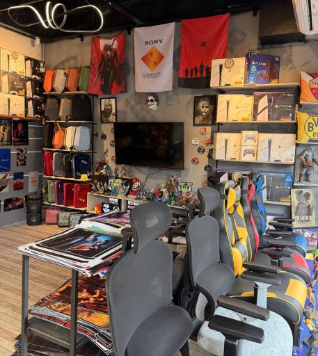 عکس فروش کنسول بازی و خدمات کامپیوتر مدرن