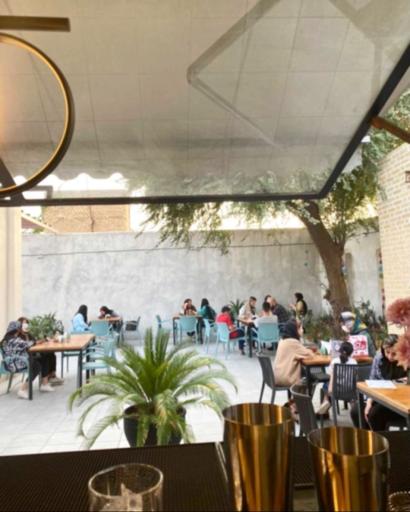 عکس کافه حیاط، پلاک هفت