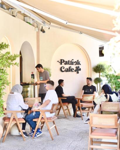 عکس پاتریک کافه