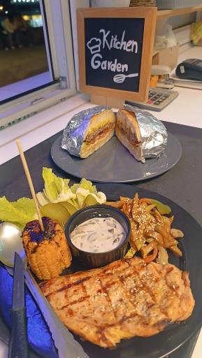 عکس گاردن غذای آسیایی و فرنگی