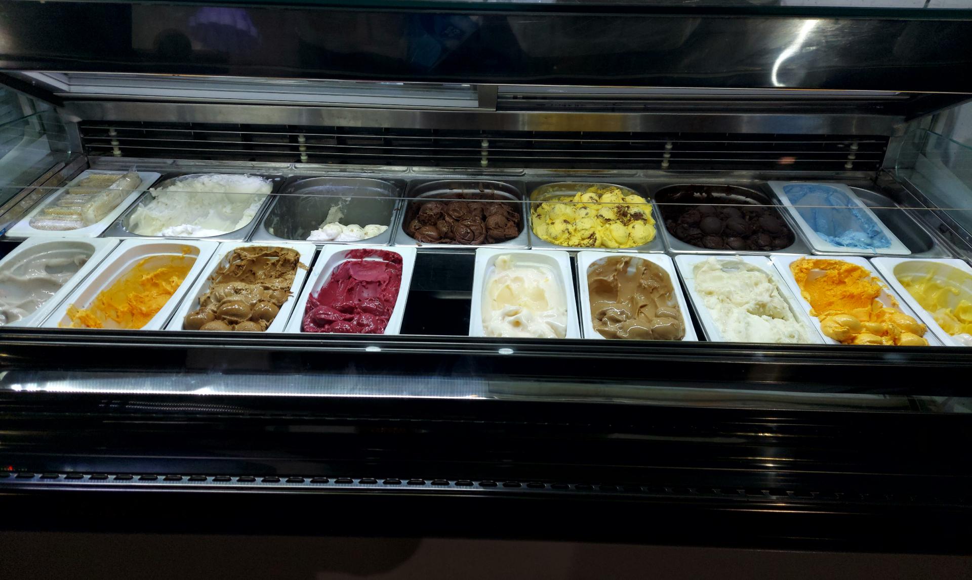 عکس کافه بستنی روبار