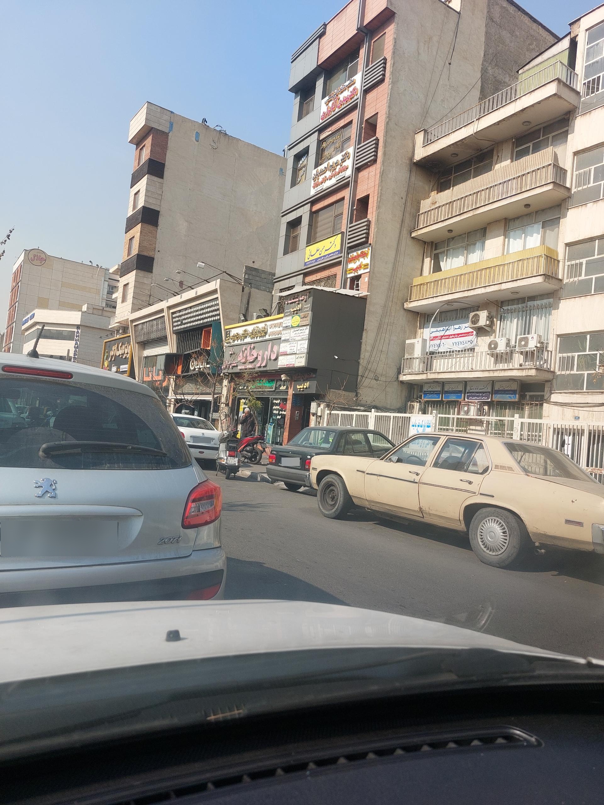 عکس آزمایشگاه ادیب