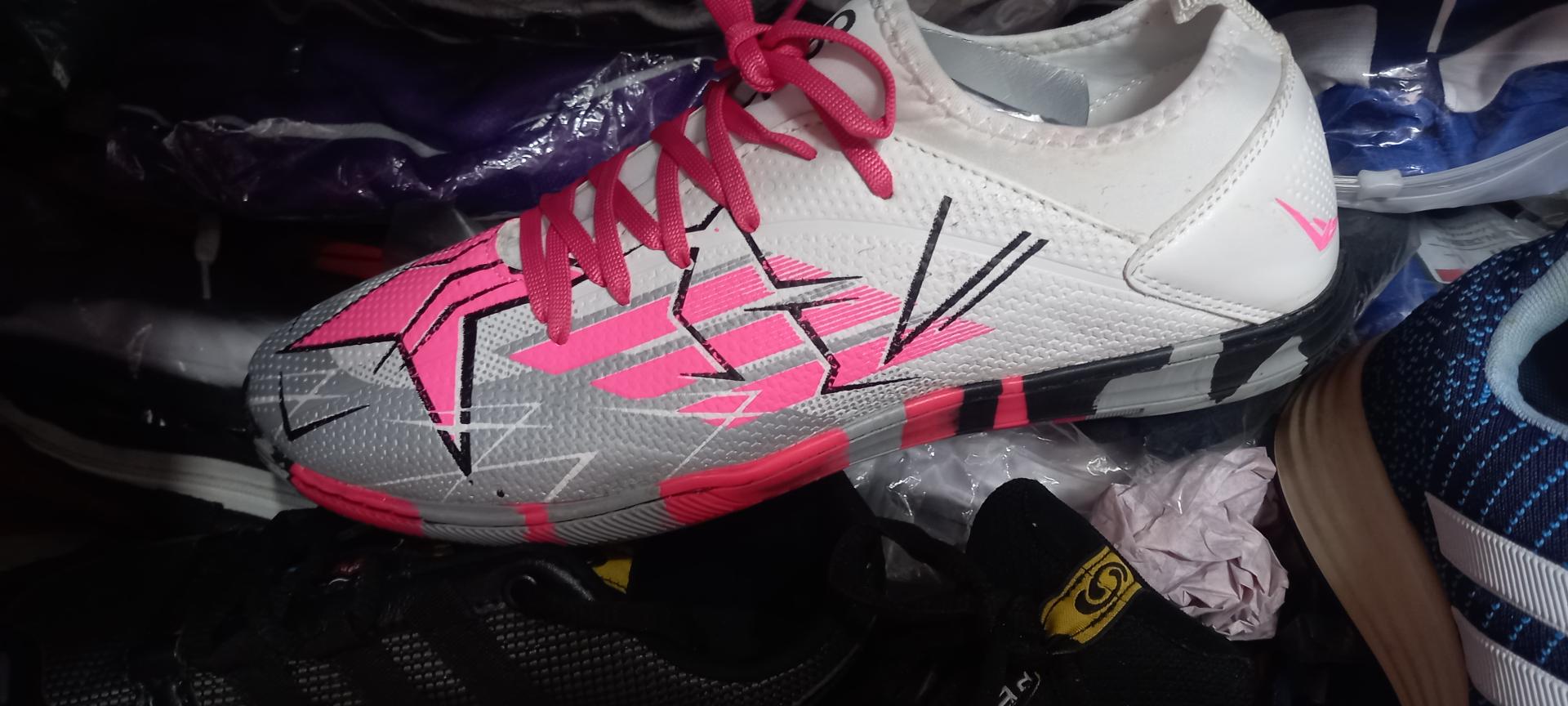 عکس فروشگاه ورزشی پرسپولیس