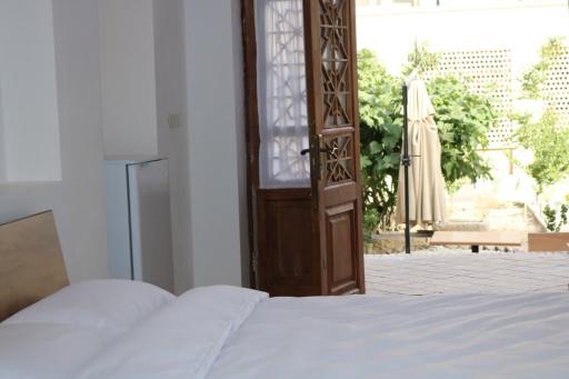 بومگردی هشت بهشت