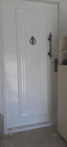 عکس درب چوبی صداقت علی یاری