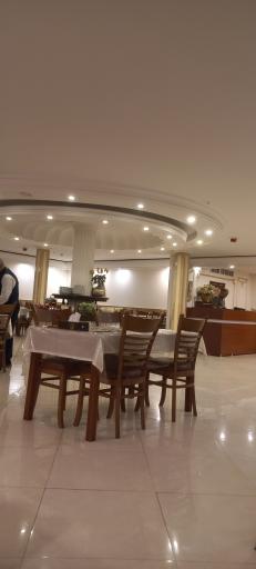 عکس رستوران جوان