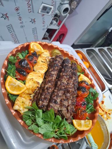 عکس چلو کبابی همه چی کباب