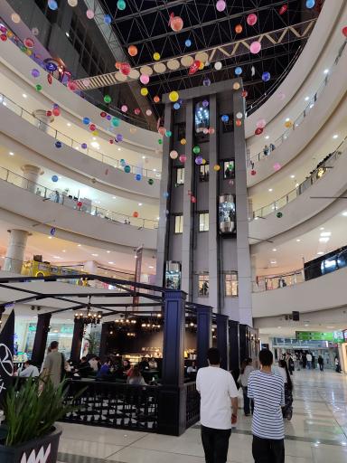 عکس مرکز خرید مگامال