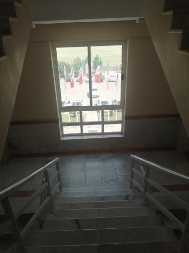 عکس دانشگاه آزاد اسلامی واحد هریس