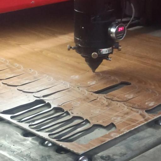 عکس برش لیزر فلزات البرز