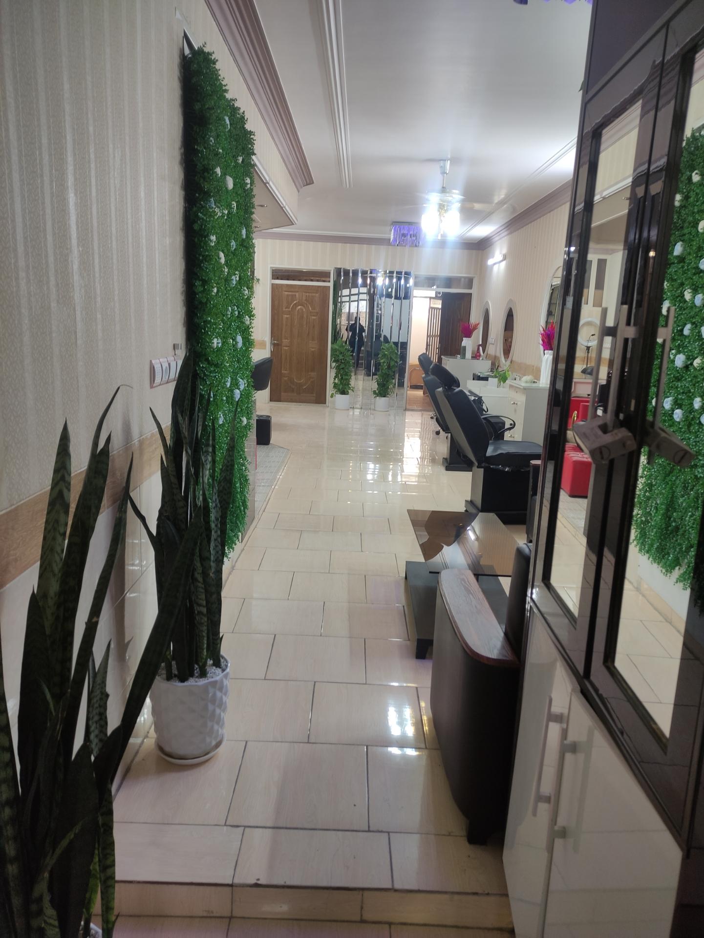 عکس سالن زیبایی و آموزشگاه شیکان