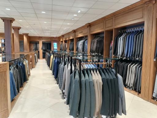 عکس فروشگاه پوشاک برند