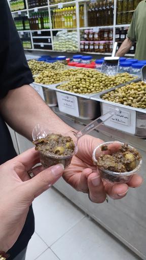 عکس زیتون حاج صفری و پسران