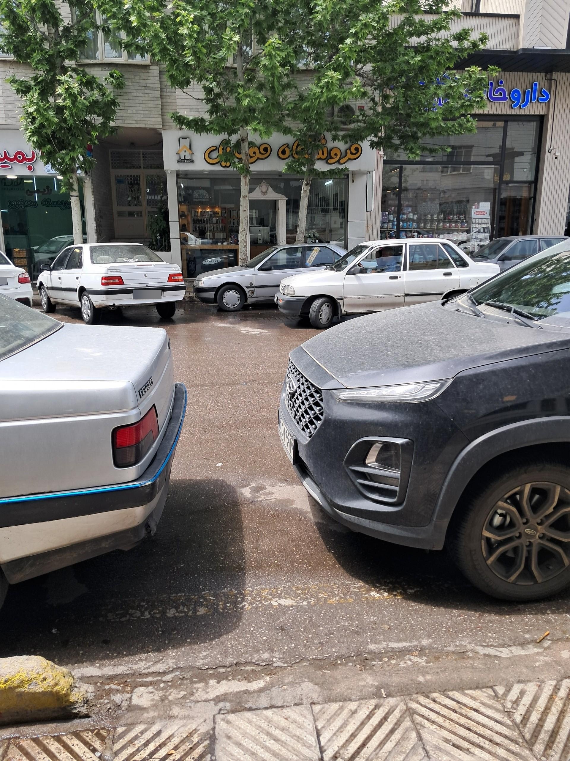 عکس فروشگاه موبایل