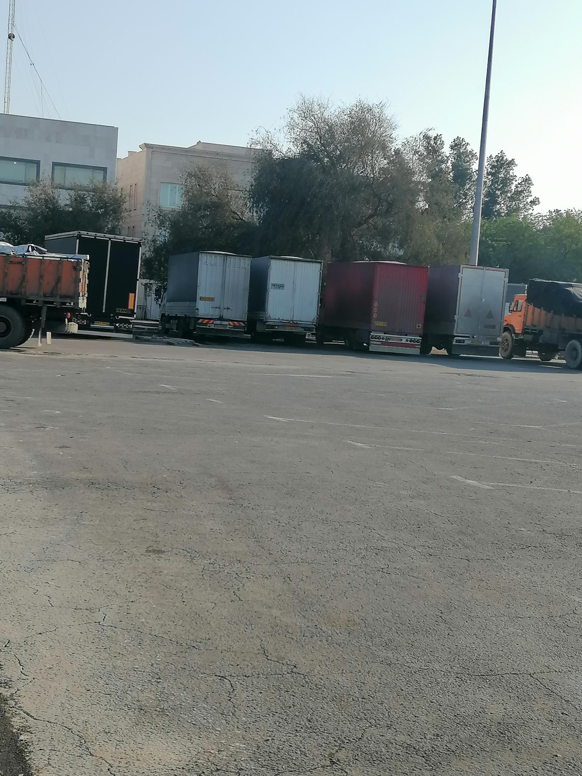 عکس پارکینگ کامیونداران