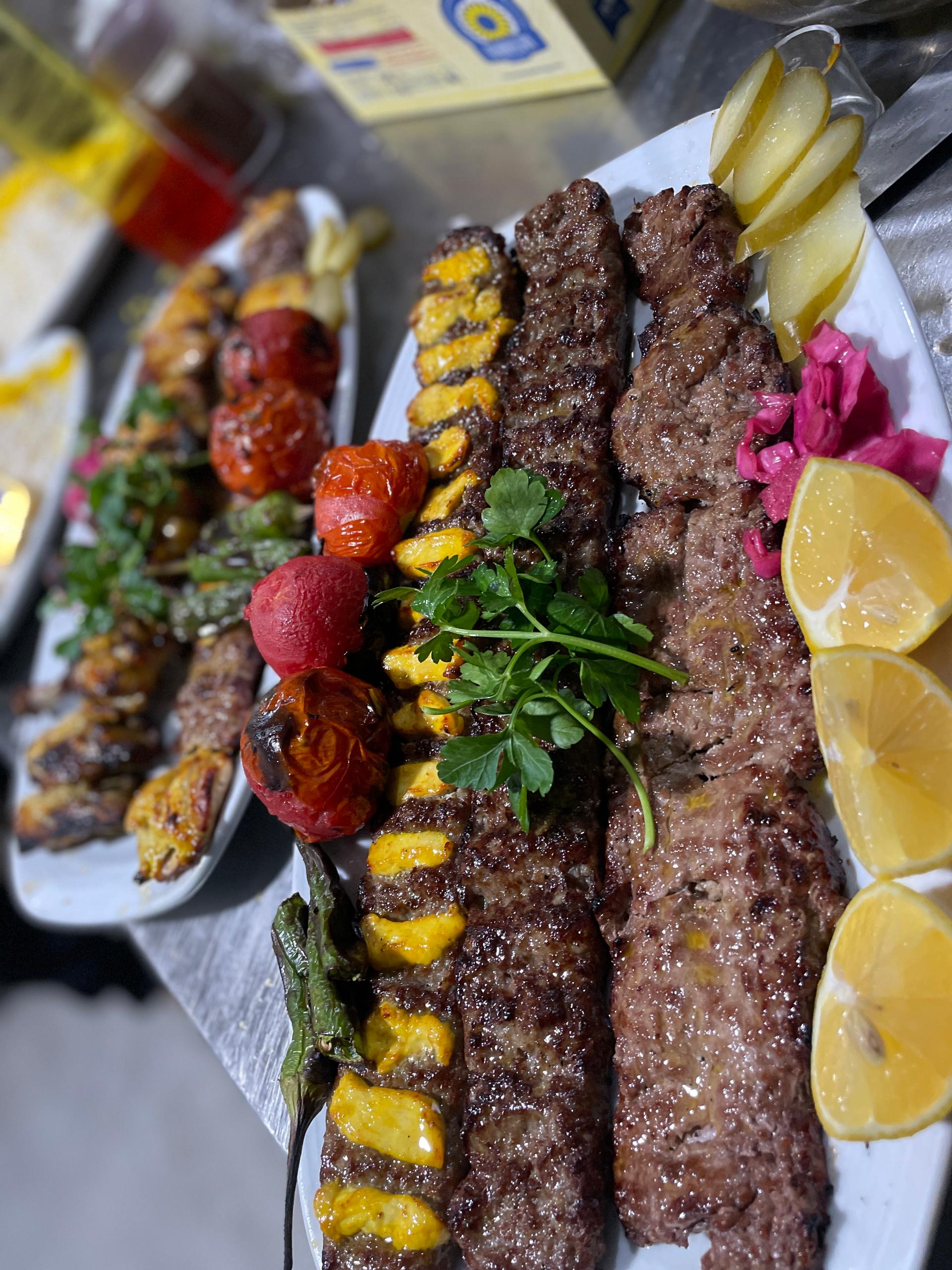 عکس رستوران شاهین