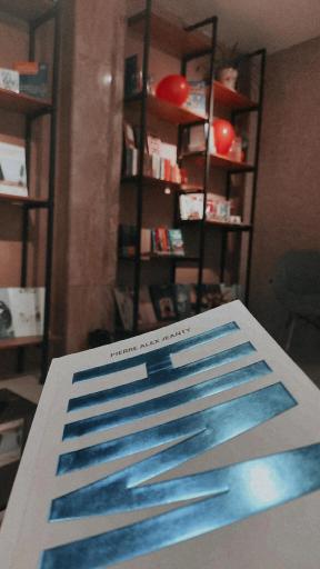 عکس کتاب‌فروشی فندق