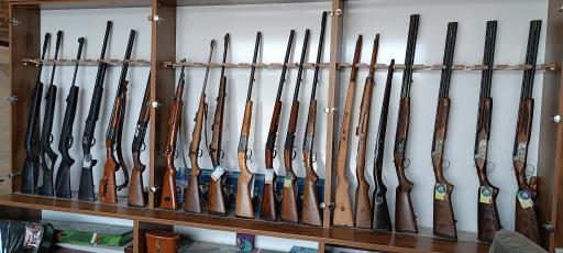 عکس فروشگاه مجاز اسلحه و مهمات