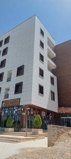 عکس مرکز خرید پوشاک خانواده پوشین