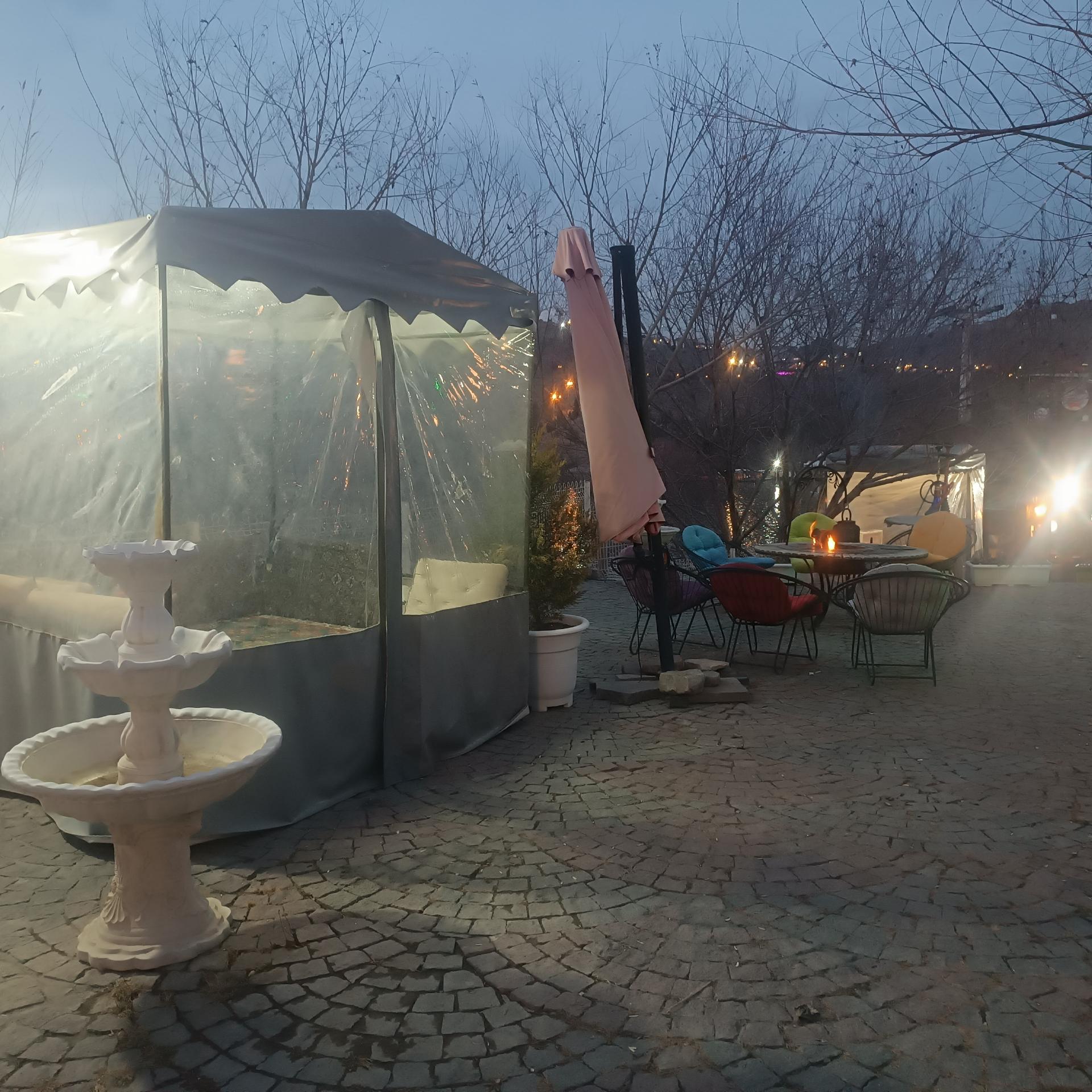 عکس کافی شاپ رنگین کمان VIP