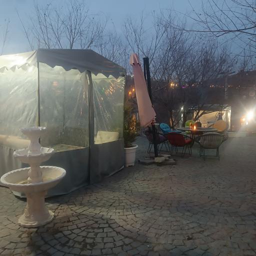 عکس کافی شاپ رنگین کمان VIP