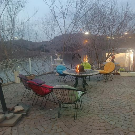 عکس کافی شاپ رنگین کمان VIP