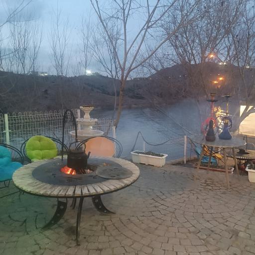 عکس کافی شاپ رنگین کمان VIP