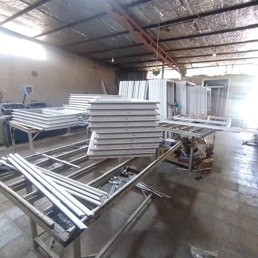عکس پنجره دوجداره upvc و توری برادران قدمی
