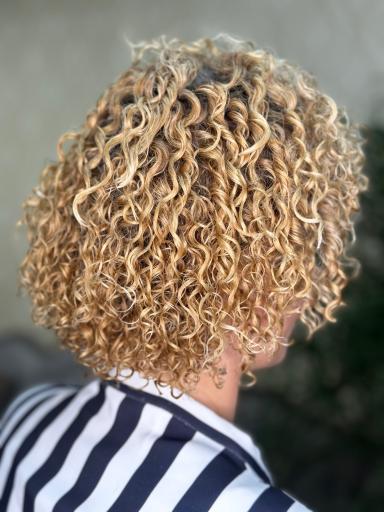 عکس سالن زیبایی نیلان