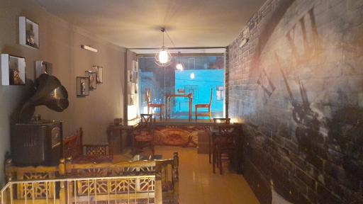 عکس کافه بستنی ساعت