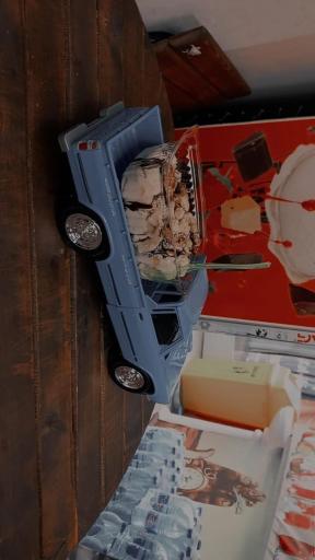 عکس کافه بستنی ساعت