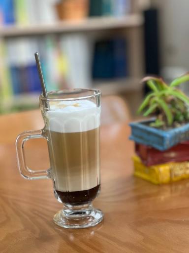 عکس کافه کتاب تمیس