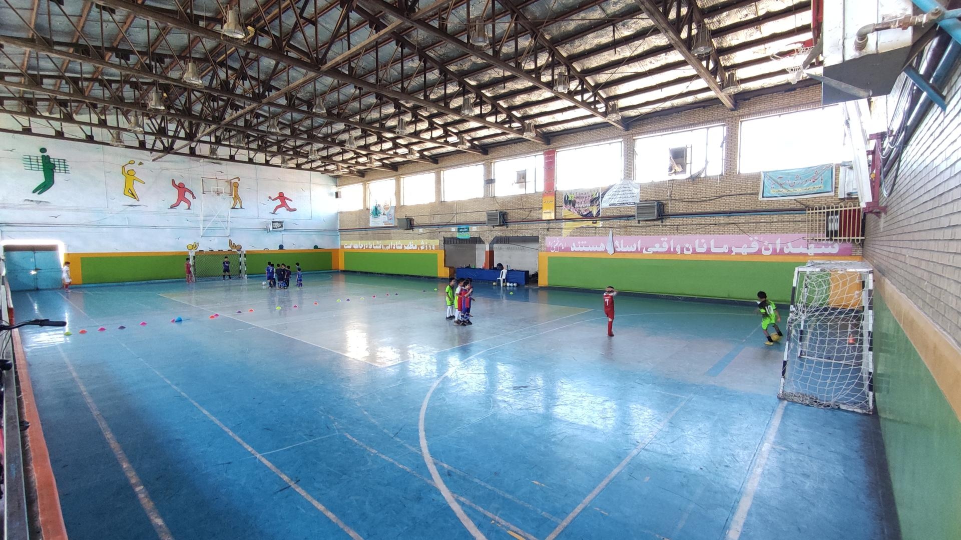 عکس سالن ورزشی شهید چمران