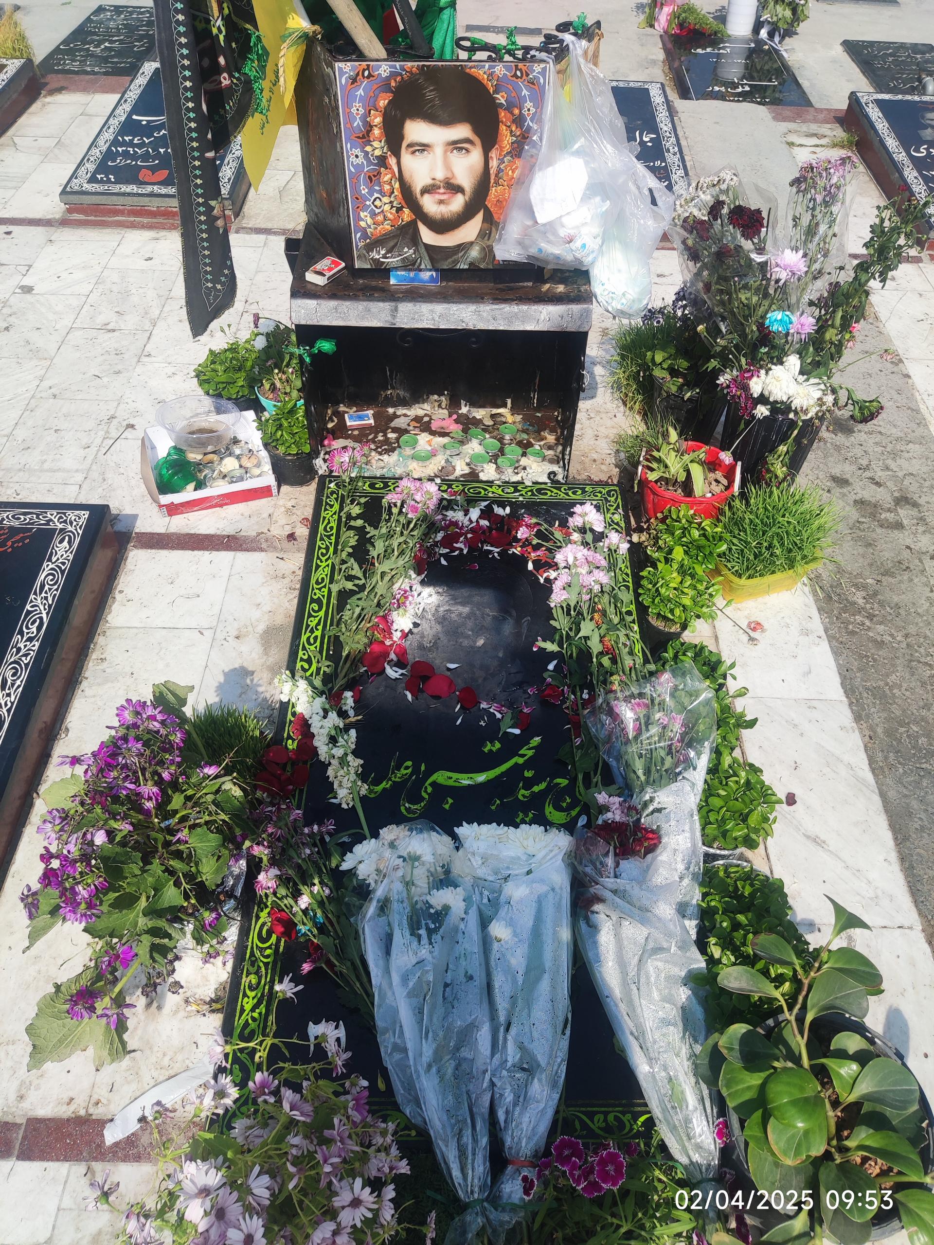 عکس مزار شهید سید مجتبی علمدار