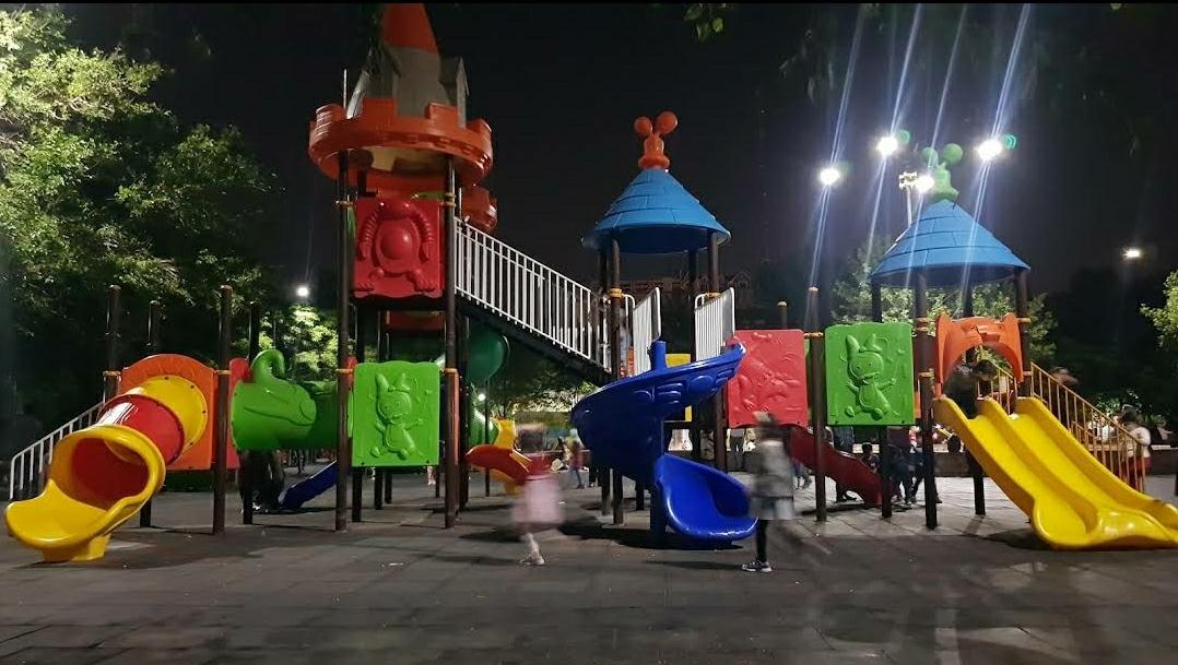 عکس زمین بازی کودکان