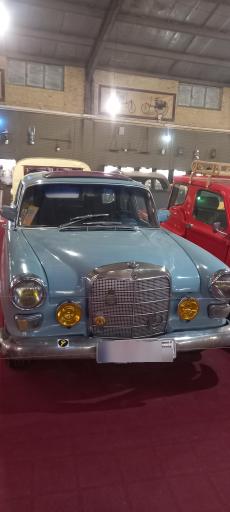 عکس موزه خودروهای تاریخی و کلاسیک و دست ساز 