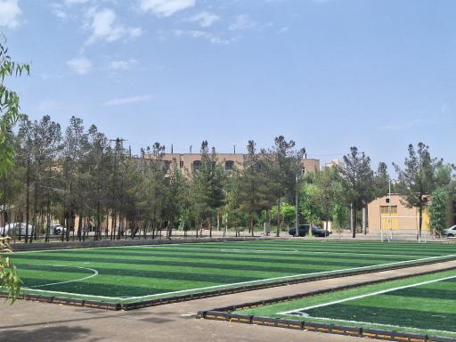 عکس زمین چمن مدرسه شهید صدوقی