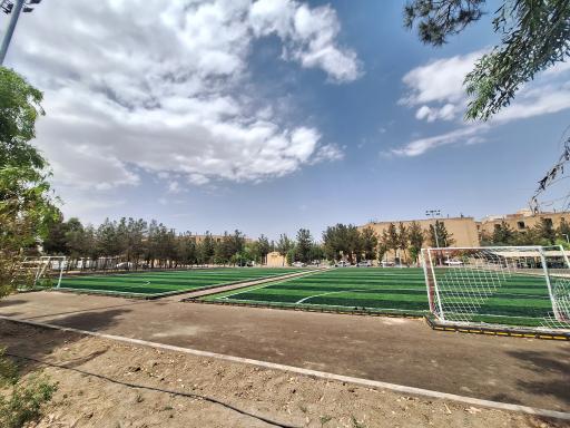 عکس زمین چمن مدرسه شهید صدوقی