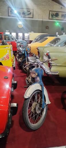 عکس موزه خودروهای تاریخی و کلاسیک و دست ساز 