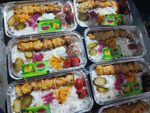 عکس آشپزخانه و تهیه غذا نان نمک