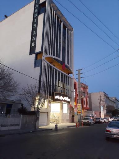 عکس آزمایشگاه مرکزی فردیس